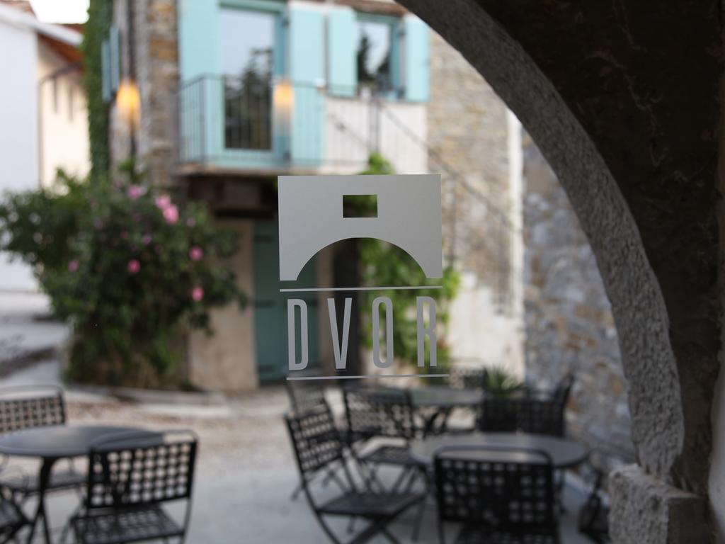 Boutique Hotel Dvor Доброво Экстерьер фото